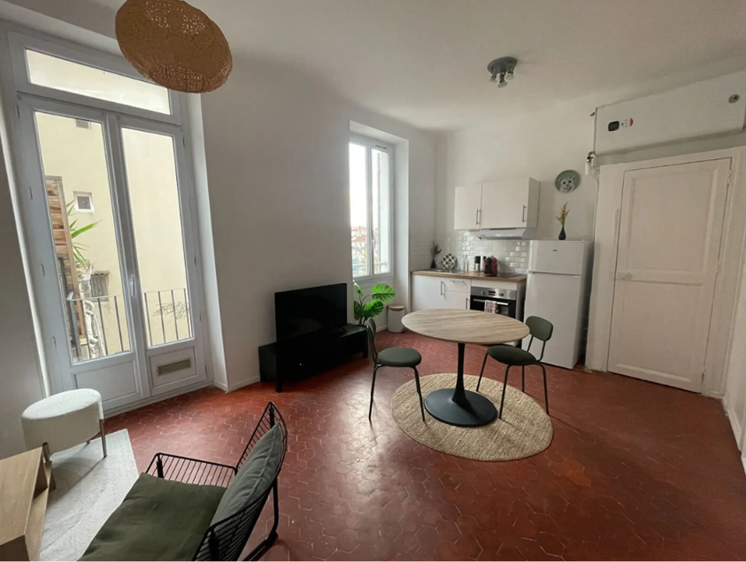 Studio meublé rénové avec terrasse - Saint-Victor